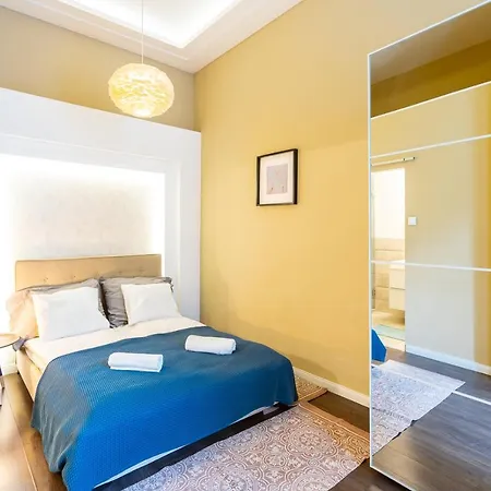 Spacious Luxury At The Heart Of Apartment