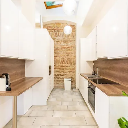 Apartment Spacious Luxury At The Heart Of