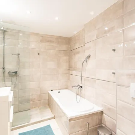 Spacious Luxury At The Heart Of Apartment