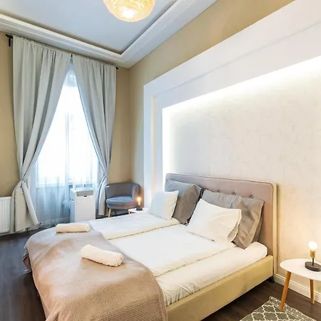 Spacious Luxury At The Heart Of Apartment *
