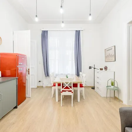 Stylish & 2br *