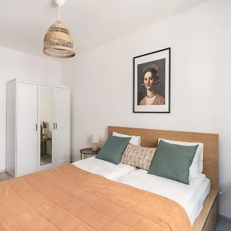 Apartmán Corvin With Balcony And Ac *