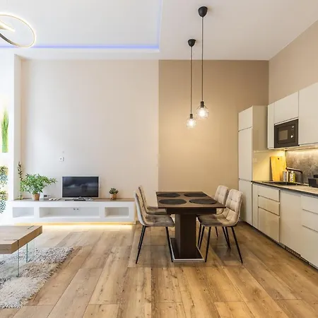Csengery Deluxe With Balcony * Budapest