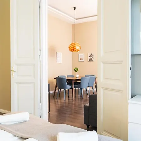 Spacious Luxury At The Heart Of Apartment Budapest