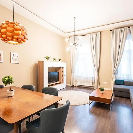 Apartment Spacious Luxury At The Heart Of