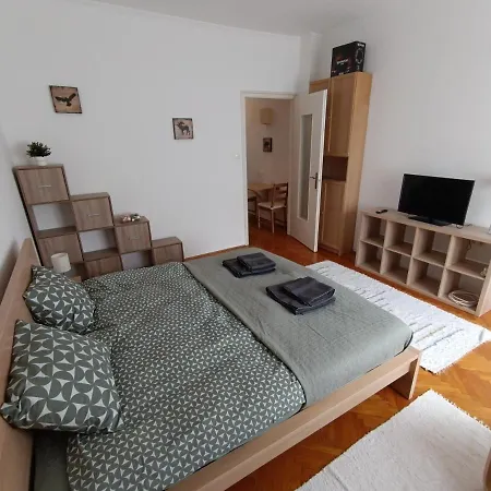 Apartment Baratsagos, Csendes, Napfenyes Lakas. *