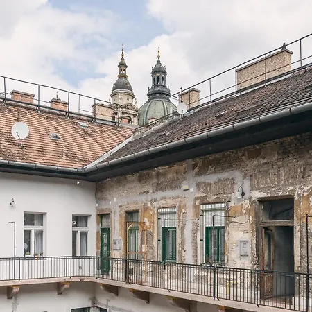Apartment Bright & Spacious Loft With Basilica View