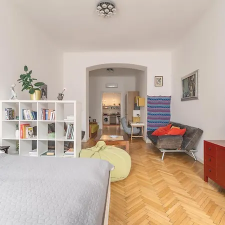 Apartment Bright & Spacious Loft With Basilica View
