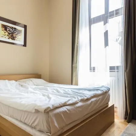 Easy Star Hotel