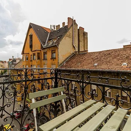 Gusto Della By Nw Budapest