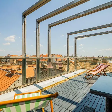 Luxury With Balcony In Downtown Apartment