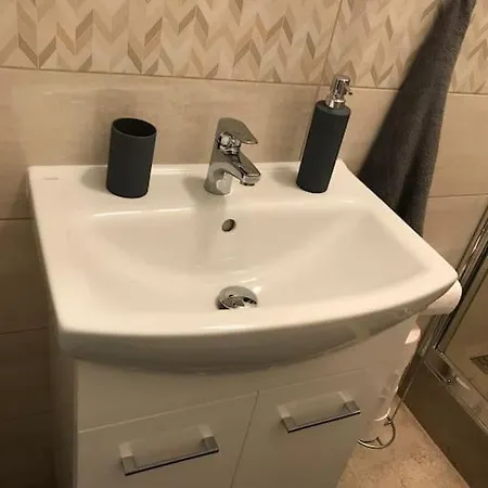 Apartment Near Park Only 5 Minutes Walk , Where Find The World Famous Szechenyi Thermal Bath Spa, Capital Circus , Museums The Is Modern And Newly Renovated ,in A Quiet And Peaceful Oasis With Ac ,smart Tv, High Speed Internet