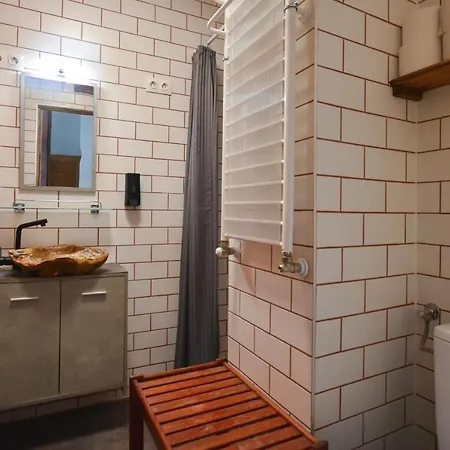 Perfect Place In For 2-4 People Apartment *