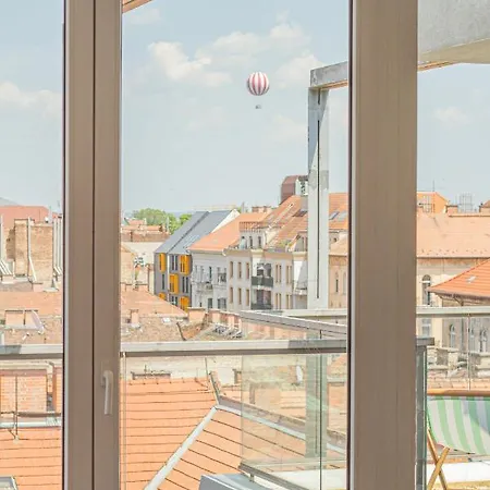 Apartment Luxury With Balcony In Downtown *