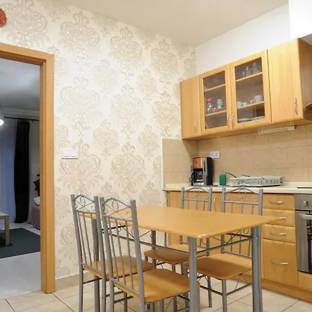 Apartman Lovely In The Heart Of