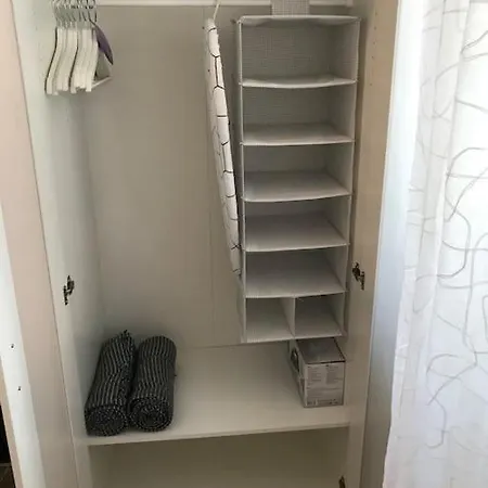 Apartment Near Park Only 5 Minutes Walk , Where Find The World Famous Szechenyi Thermal Bath Spa, Capital Circus , Museums The Is Modern And Newly Renovated ,in A Quiet And Peaceful Oasis With Ac ,smart Tv, High Speed Internet Budapest
