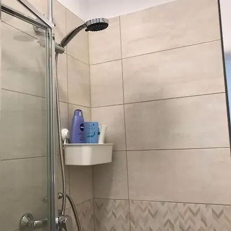 Near Park Only 5 Minutes Walk , Where Find The World Famous Szechenyi Thermal Bath Spa, Capital Circus , Museums The Is Modern And Newly Renovated ,in A Quiet And Peaceful Oasis With Ac ,smart Tv, High Speed Internet