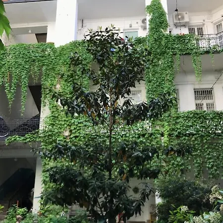 Near Park Only 5 Minutes Walk , Where Find The World Famous Szechenyi Thermal Bath Spa, Capital Circus , Museums The Is Modern And Newly Renovated ,in A Quiet And Peaceful Oasis With Ac ,smart Tv, High Speed Internet Budapest