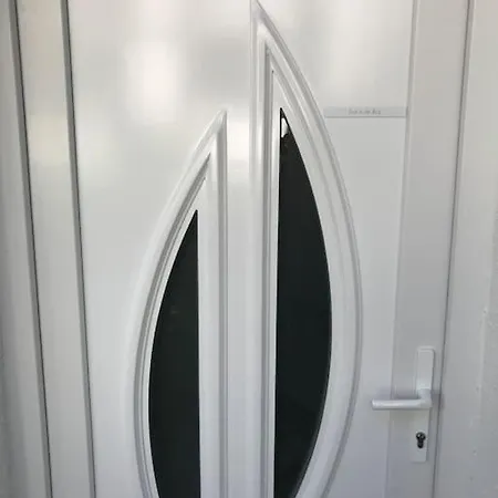 Near Park Only 5 Minutes Walk , Where Find The World Famous Szechenyi Thermal Bath Spa, Capital Circus , Museums The Is Modern And Newly Renovated ,in A Quiet And Peaceful Oasis With Ac ,smart Tv, High Speed Internet Apartment Budapest