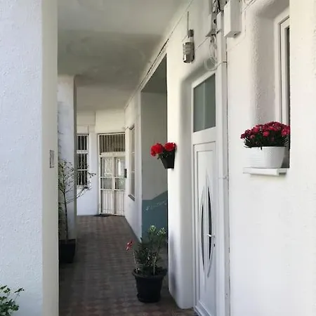 Near Park Only 5 Minutes Walk , Where Find The World Famous Szechenyi Thermal Bath Spa, Capital Circus , Museums The Is Modern And Newly Renovated ,in A Quiet And Peaceful Oasis With Ac ,smart Tv, High Speed Internet