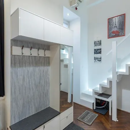 Apartment Bright & Shine