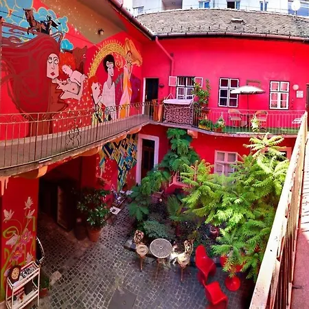 Vintage Garden With Balcony Apartament *