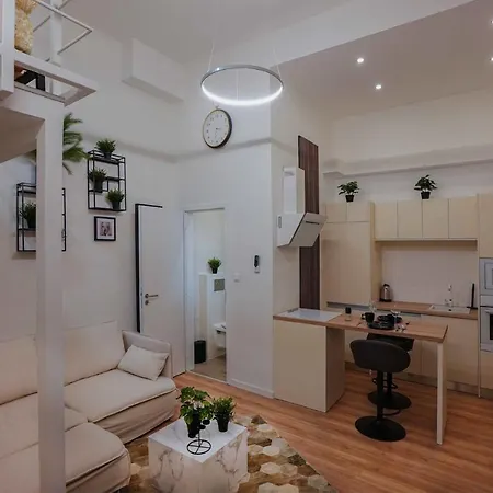 Greenlight Gallery By Newave Apartment