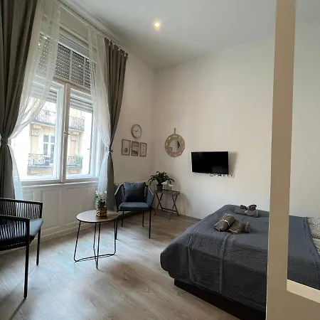 D58 Delux In The Center Апартаменты *