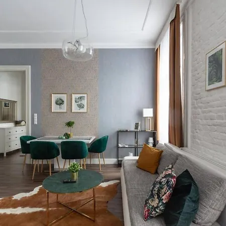 Chic, Captivating Space Near Opera House Apartment Budapest