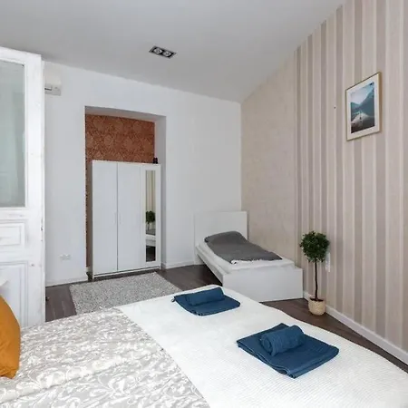 Chic, Captivating Space Near Opera House Apartment Budapest