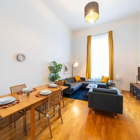 Shining Bright Two Bedroom Next To Andrassy Ave Apartment
