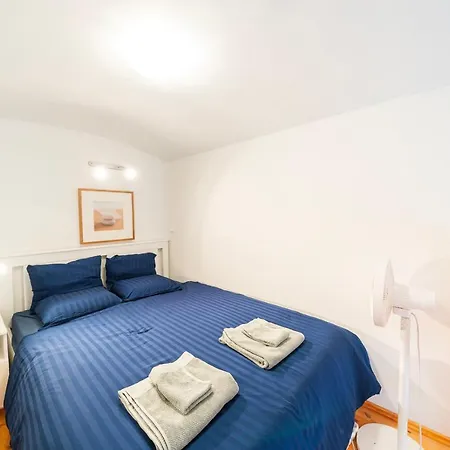 Shining Bright Two Bedroom Next To Andrassy Ave *