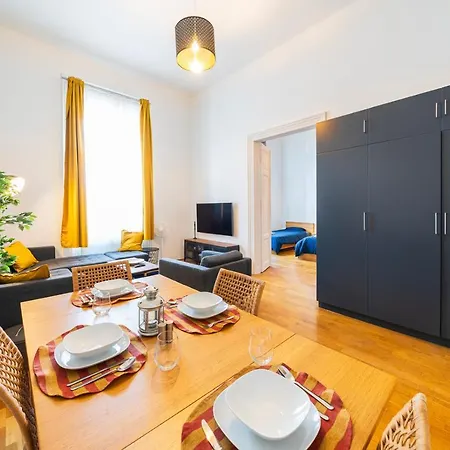 Apartment Shining Bright Two Bedroom Next To Andrassy Ave *