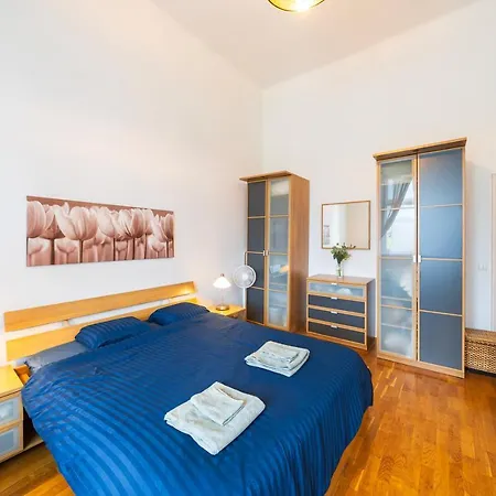 Shining Bright Two Bedroom Next To Andrassy Ave