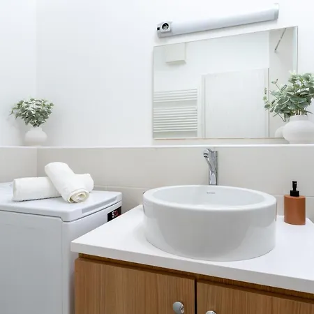 Appartamento Urban Oasis With Free Parking