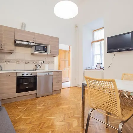 דירה Two Bedroom At Basilica