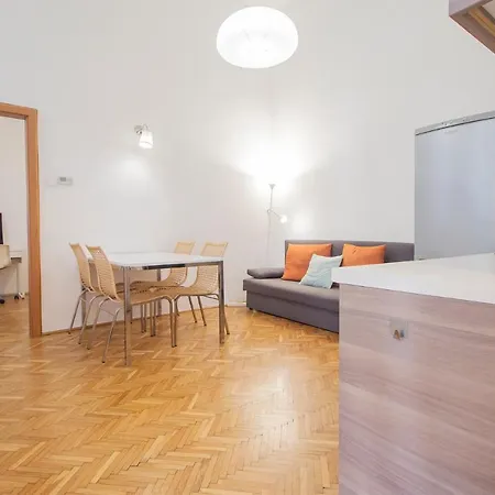 דירה Two Bedroom At Basilica