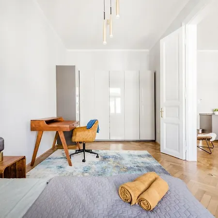 Elegant And Spacious Apartmán *