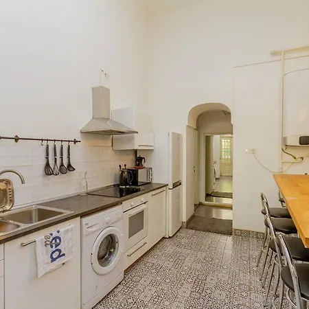 Oktogon Spacious Ac Balcony Apartment *