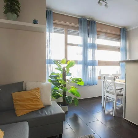 Real Apartment *