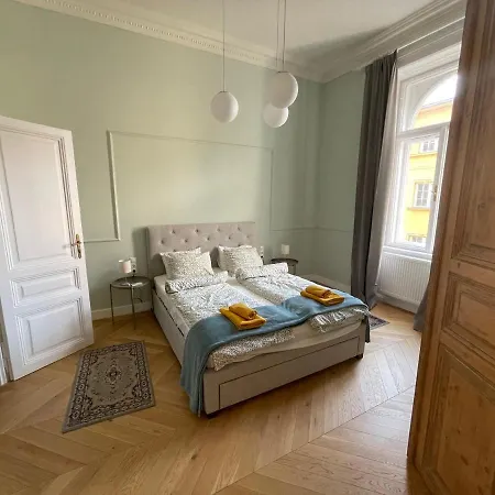 Center 3, Elegant And Cozy 2br In Center!