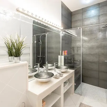 Апартаменты Liszt Ferenc Old Luxurious Flat Next To Synagogue *
