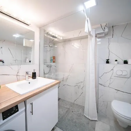 Free Parking Basilica Leo's - Ac, Wi-fi, Smart Tv Apartment *