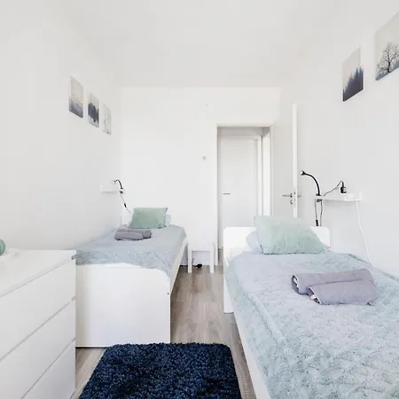 Modern Riverside With Free Parking Apartment