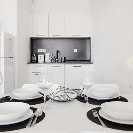 Modern Riverside With Free Parking Apartment