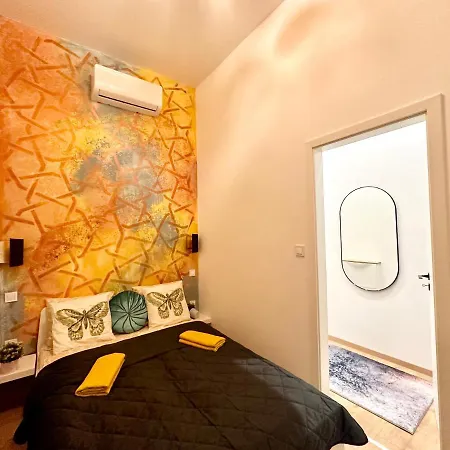 Apartment Luxory Design Apartment#bakats#freeparking#8ppl