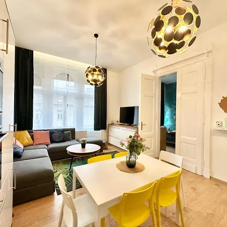 Luxory Design Apartment#bakats#freeparking#8ppl