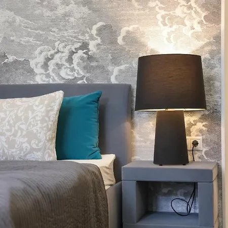 Apartment Deluxe With 4bedrm 2 Bathrm *