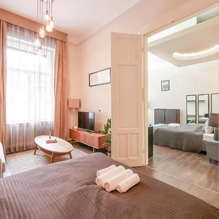 Deluxe With 4bedrm 2 Bathrm Apartment Budapest