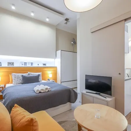 Deluxe With 4bedrm 2 Bathrm Apartment *